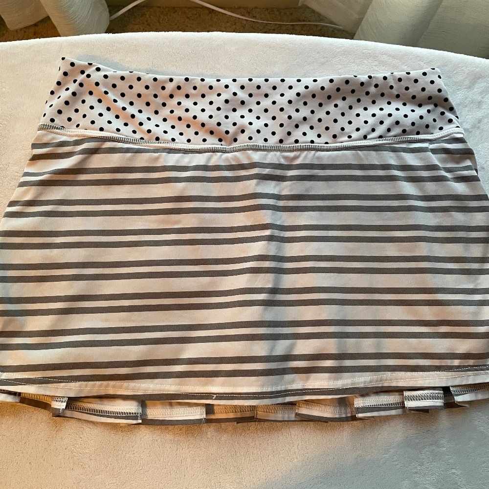 Lululemon Skirt size 6 - Grey/Black/White